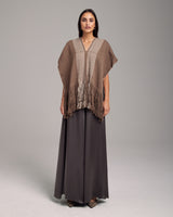Model wearing Lineas Fringe Manta in brown with fringe details
