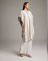 Model wearing Manta Comunidad in Textured Cotton, showcasing its design and texture