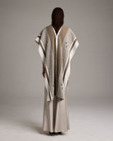 Back view of a woman wearing the Manta Comunidad in Textured Cotton, showcasing its design and texture.