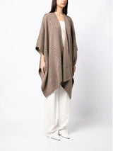 Model wearing a Raíz Duster in coffee/taupe with geometric patterns